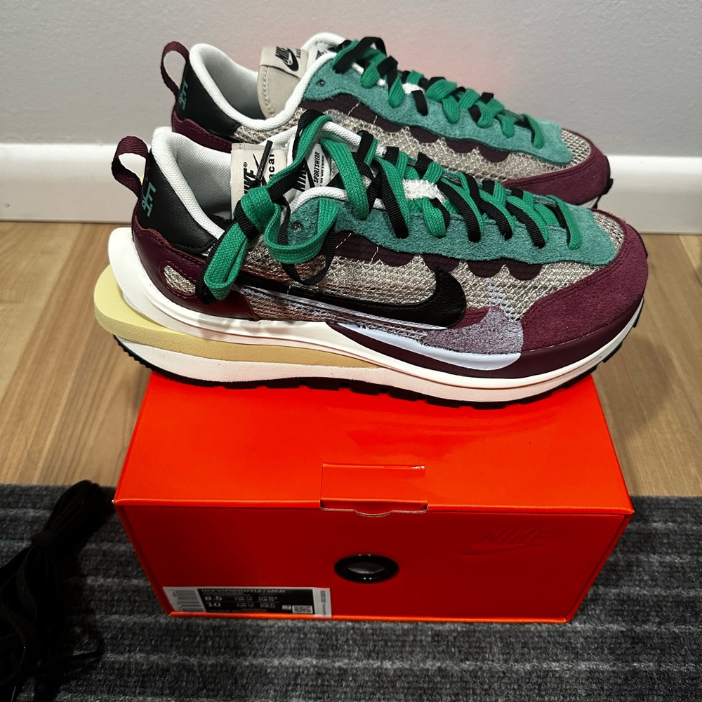 Nike Vaporwaffle Sacai Villain red BRAND NEW